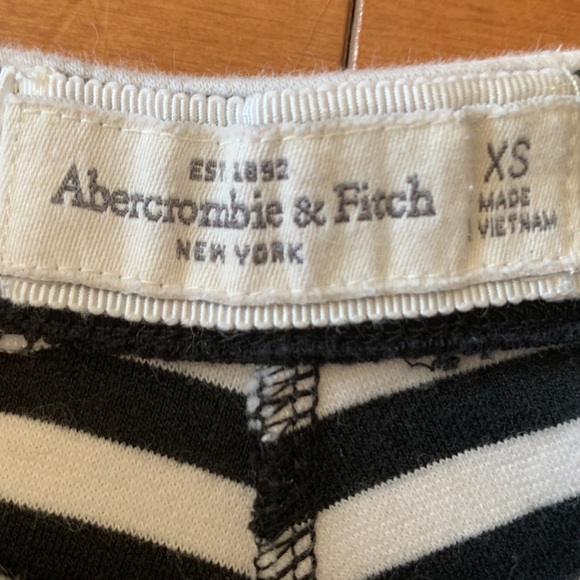 Asymmetrical skort by Abercrombie in XS - Picture 2 of 3